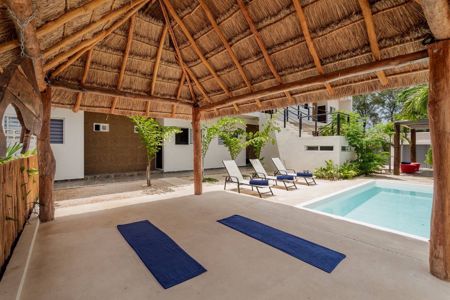 Palapa y alberca