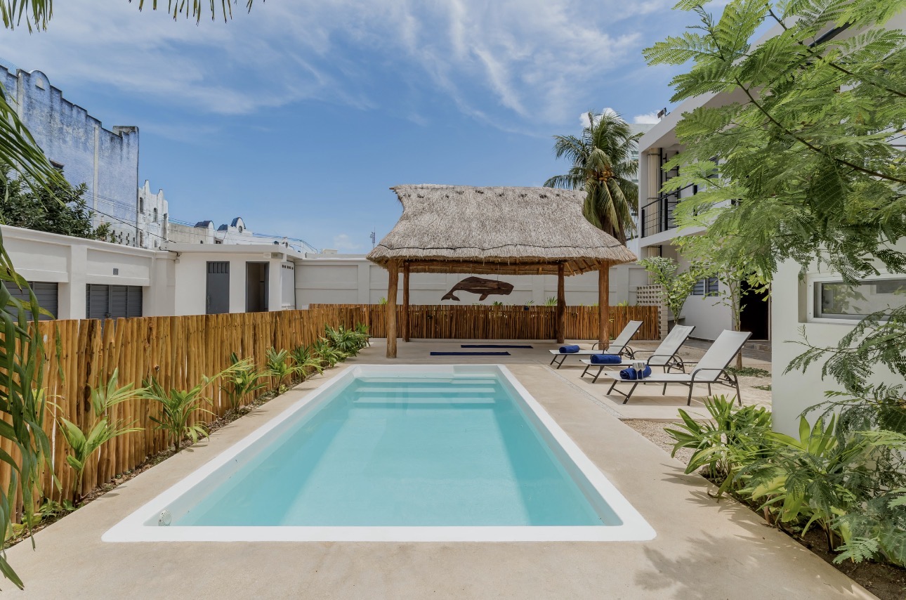 Alberca y palapa en Brisa Cancún